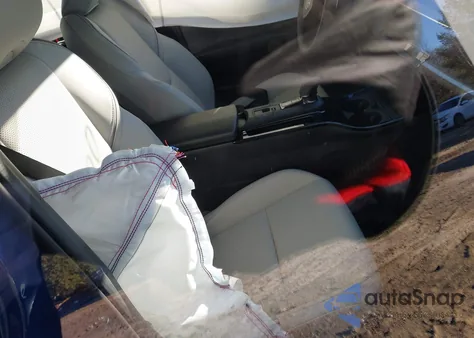 2026 Toyota Prius Xle Awd-E z USA, uszkodzony, nr VIN JTDADABU6T3034669